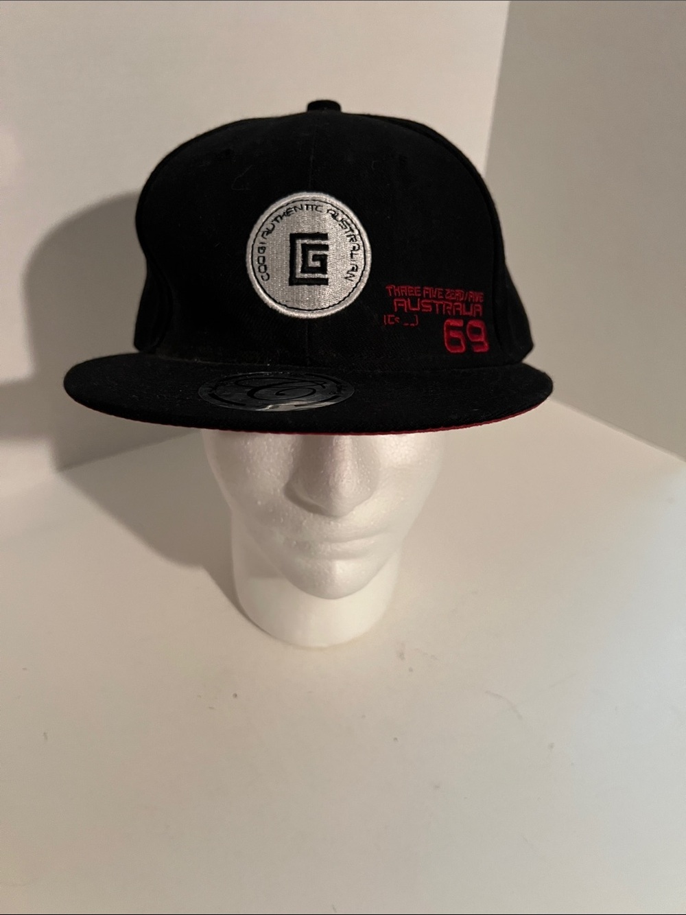 COOGI Australia 69 Black Red Fitted Flat Brim Hat Cap Size 7 1/2